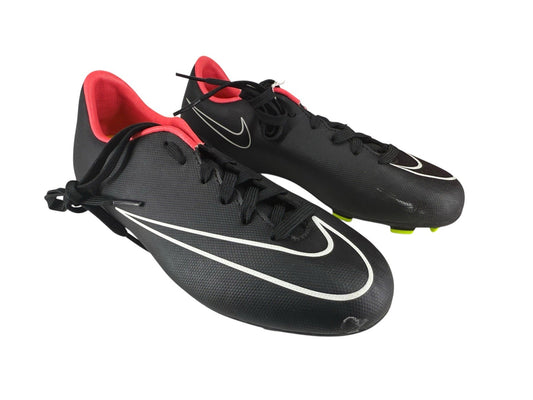 Nike Jr Soccer Cleats Size 2Y Black Shoes
