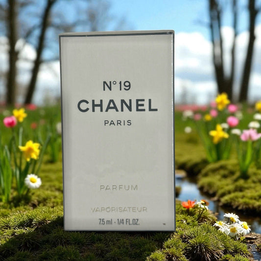 NEW - CHANEL No 19 Parfum Vaporisateur  7.5 ml 1/4 fl.  Concentrated - Sealed